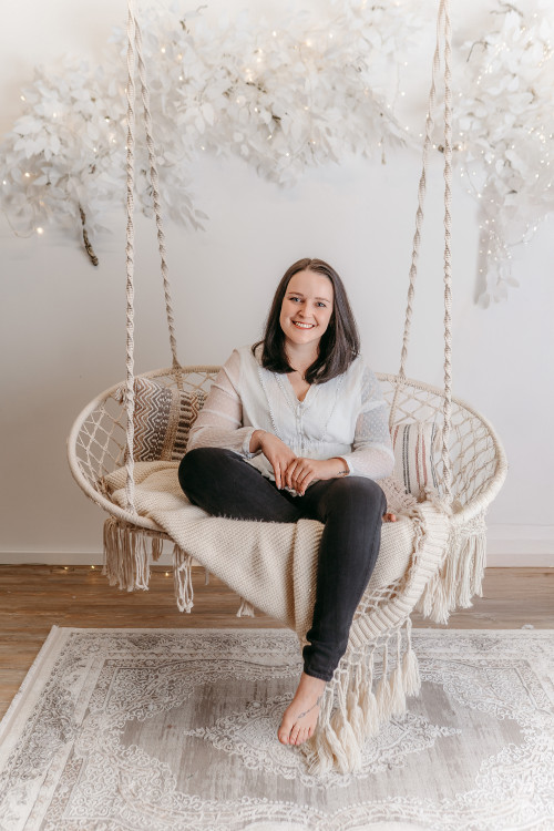 Linda Vierck auf Schaukel